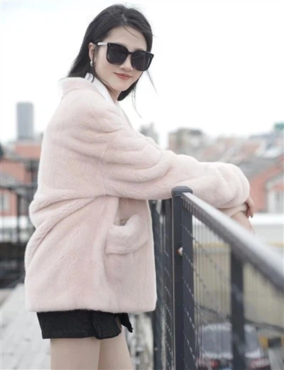 Γυναικεία μόδα Παλτό γούνας βιζόν Παλτό γούνας βιζόν